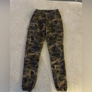 Camouflage stretchy jogger